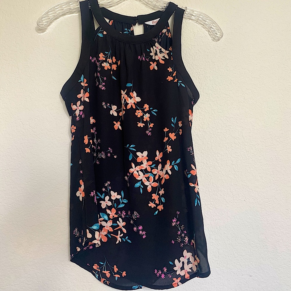 Candie’s black floral tank